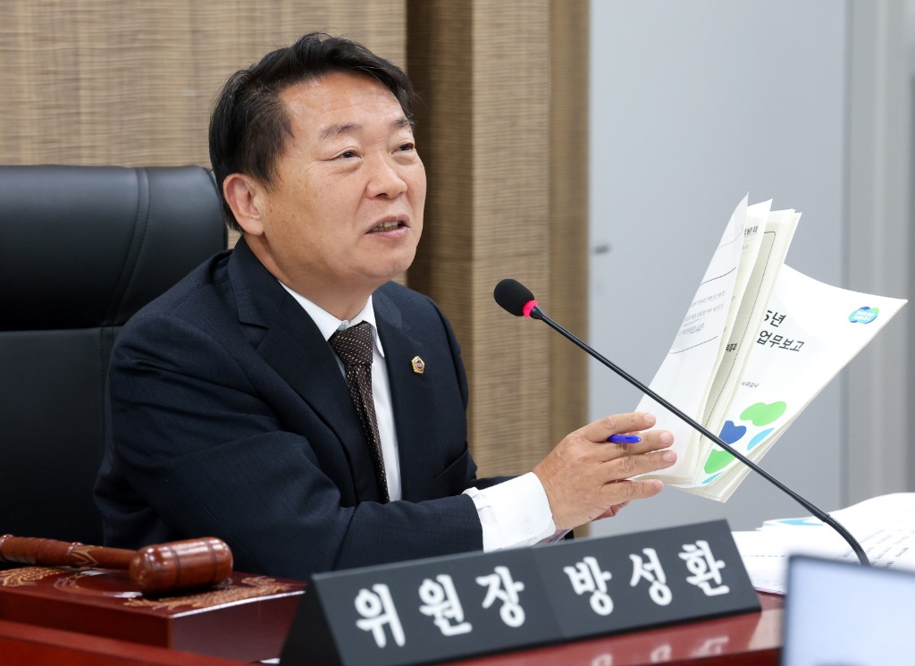 251113 방성환 의원. “예산 삭감엔 침묵. 확충 노력은 ‘해당 없음’... 행정책임 방기”.jpg