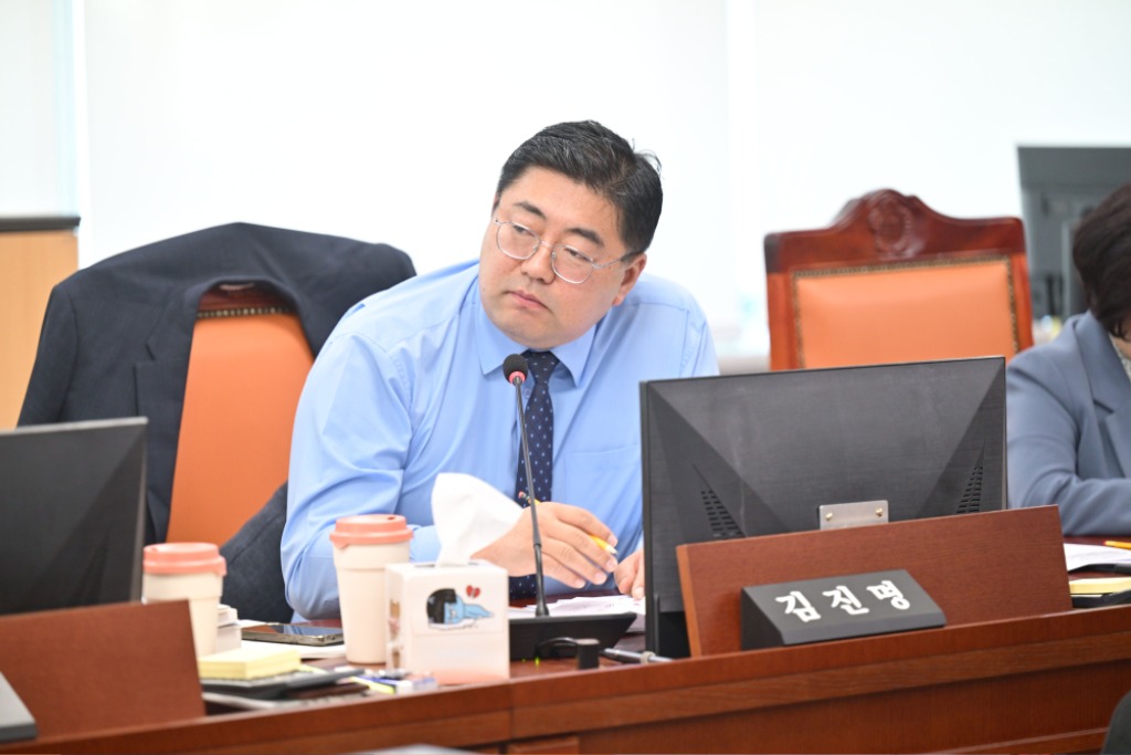 251113 김진명 의원. 경기여성가족재단 공공기관 청렴도 미흡...도민 신뢰 저하 우려.jpg