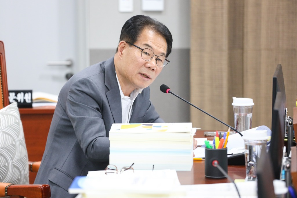 251114 클릭 한 번으로 한국도자재단 직원된다! 유영두 의원. 사칭 피해 방지 대책 미비 질타.jpg