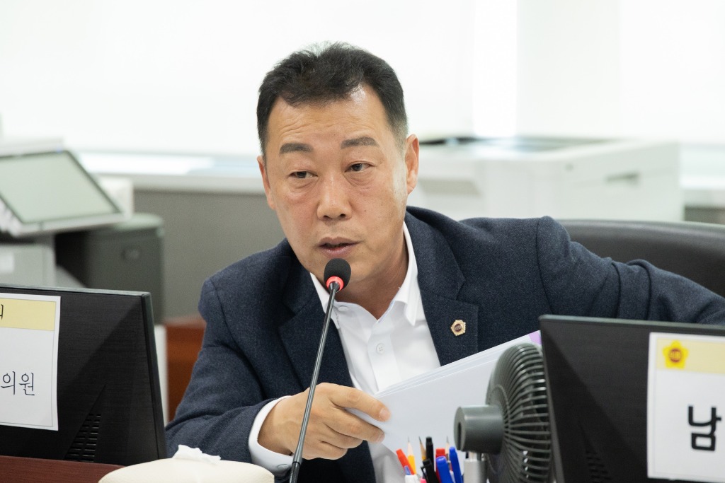 251114 이용호 의원. “도민 앞에 문서로 설명하라. 지역화폐 입찰 문서 공개로 공정성 따져야”.jpg