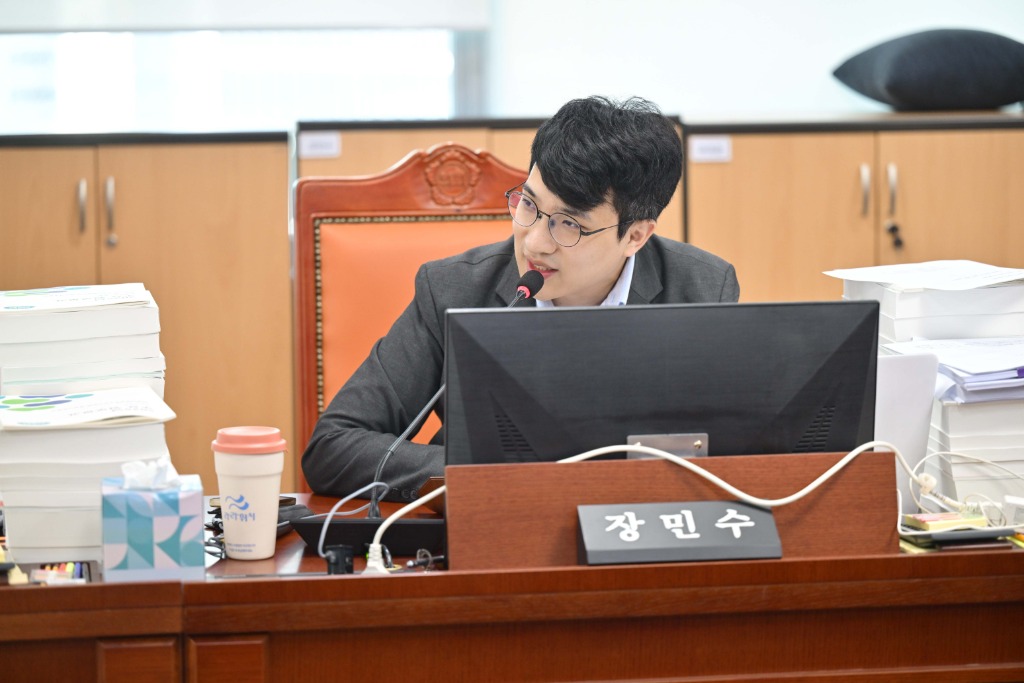 251114 장민수 의원, 미래세대재단 임시 거처 한계 지적... 정식 소재지 마련 촉구.jpg