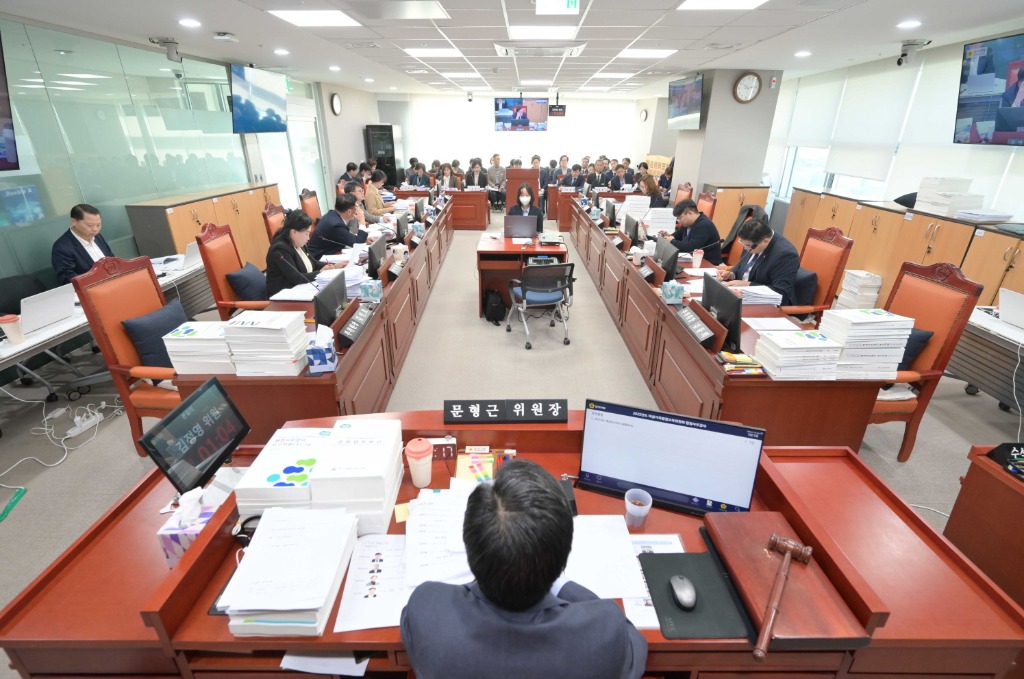 251114 여성가족평생교육위원회, 2025년도 행정사무감사 종합감사로 마무리 (1).jpg