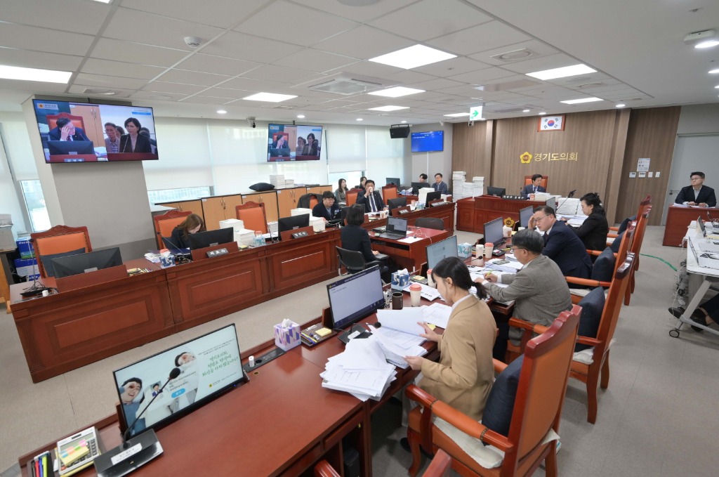 251114 여성가족평생교육위원회, 2025년도 행정사무감사 종합감사로 마무리 (2).jpg