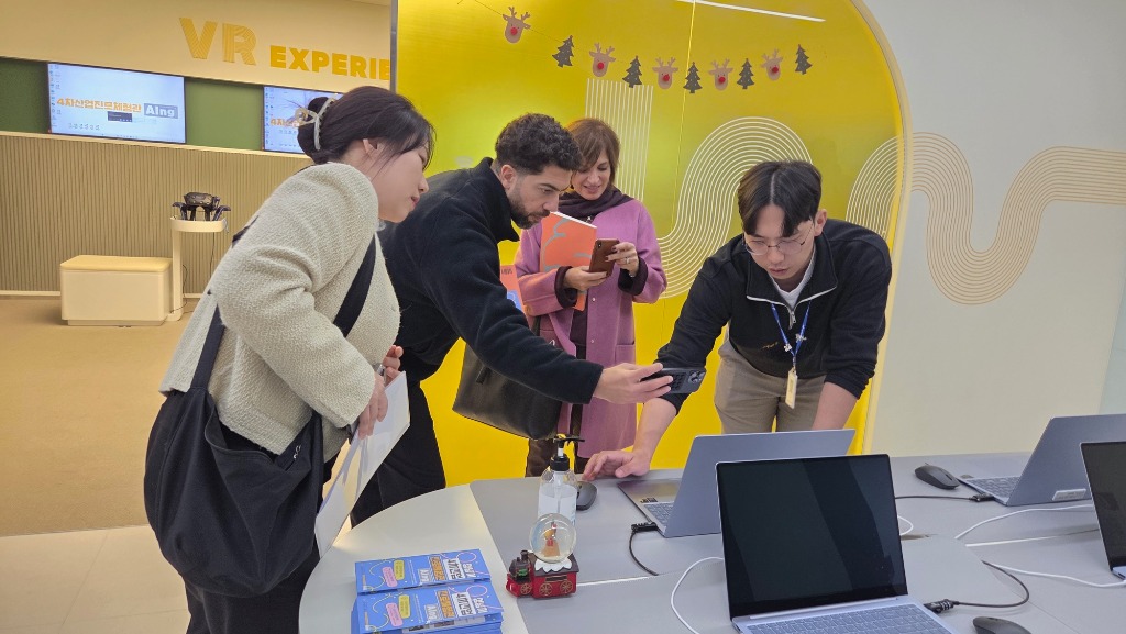 카타르 국립도서관 벤치마킹 사진 (1).JPG