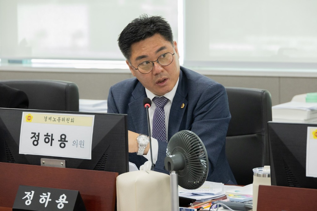 251117 정하용 의원. 킨텍스 감사 선임·소상공인 활성화 지원사업·노동복지센터 현안 관련 집중 질타.jpg
