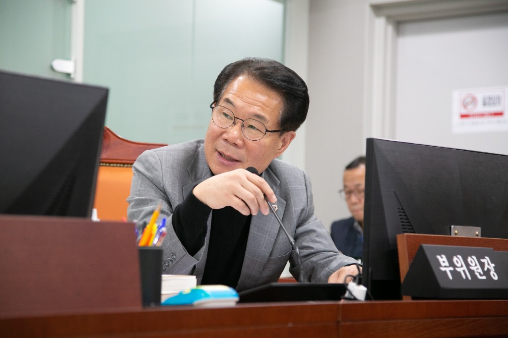 251117 유영두 의원. “불법 웹툰이 불법 도박의 시작점”...경기콘텐츠진흥원 K-콘텐츠 법률 지원 일몰 비판.jpg