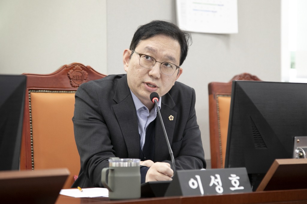 251117 이성호 의원. 경기연구원 부적격 채용 등 감사 부실 정면 추궁 (1).jpg