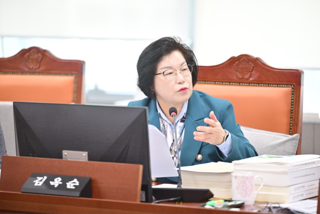 251119_김옥순_의원__‘전세보증금_반환보증_보증료_지원’_기준_개선_필요__도민_주거_현실_반영해야....jpg