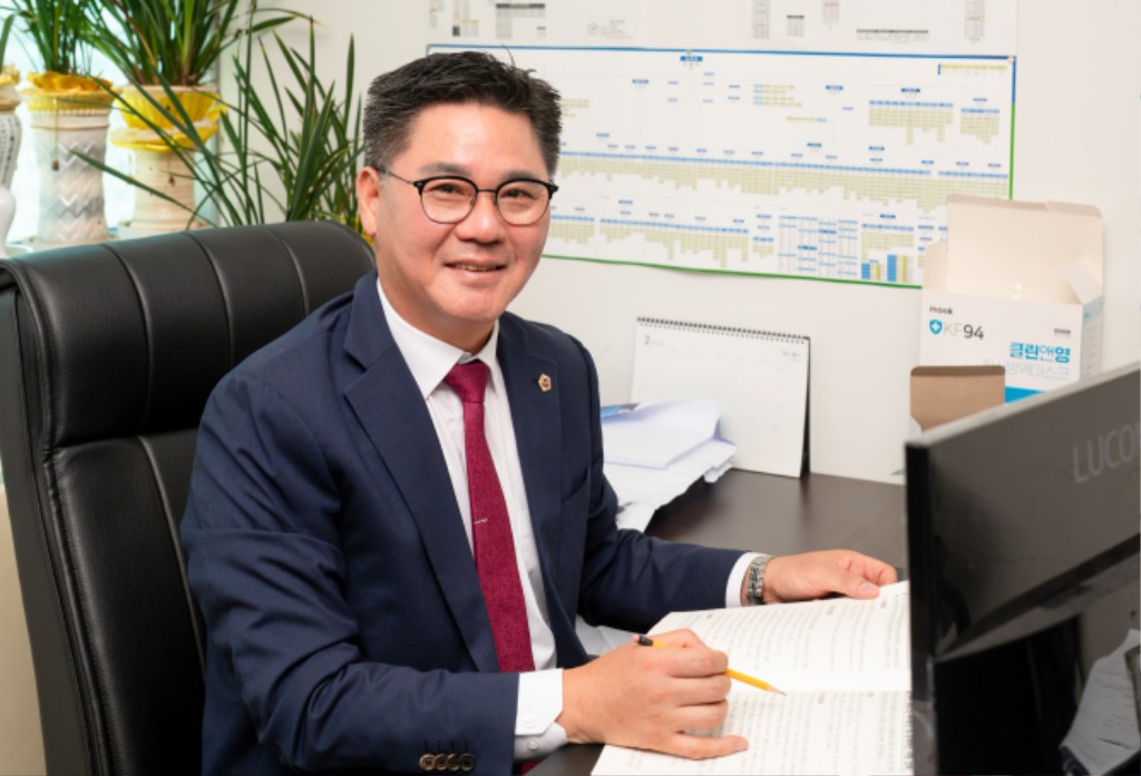 251120 정하용 의원, 보라동 쌍용아파트 버스 정류소현장점검 나서 “주민 안전 위해 즉각 개선 필요” (1).jpg