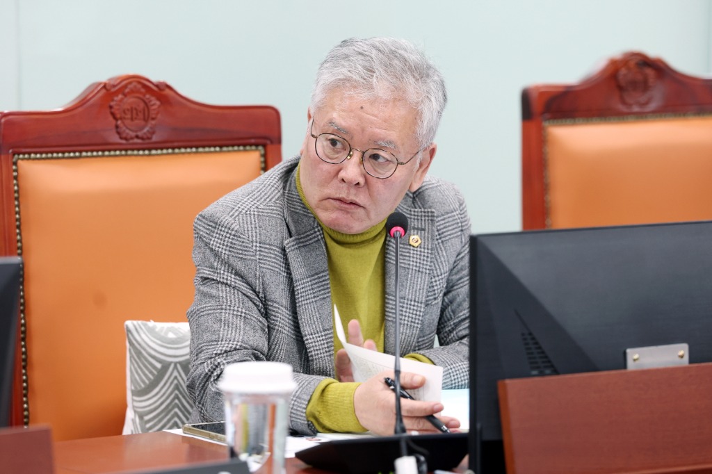 251120 홍원길 의원. 한국도자재단 대표이사 임용후보자에 직격탄... 전문성도 명분도 부족 (2).jpg