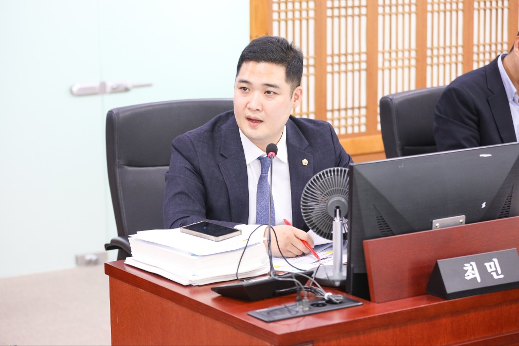 251124_최민_의원__“폐업·재기·상권..._현장의_절박함을_읽지_못한_감액_편성”_재검토_필요2.jpg