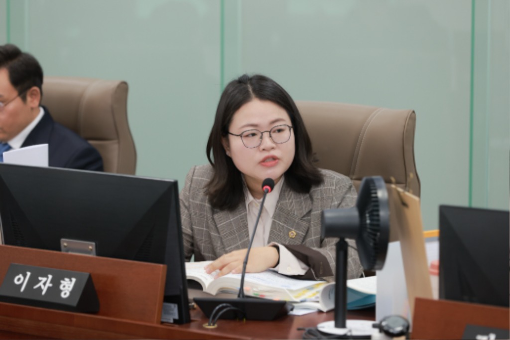 251124 이자형 의원. 도교육청 전국영어듣기평가 예산 삭제. 선거 겨냥 졸속 행정 작심비판.jpg