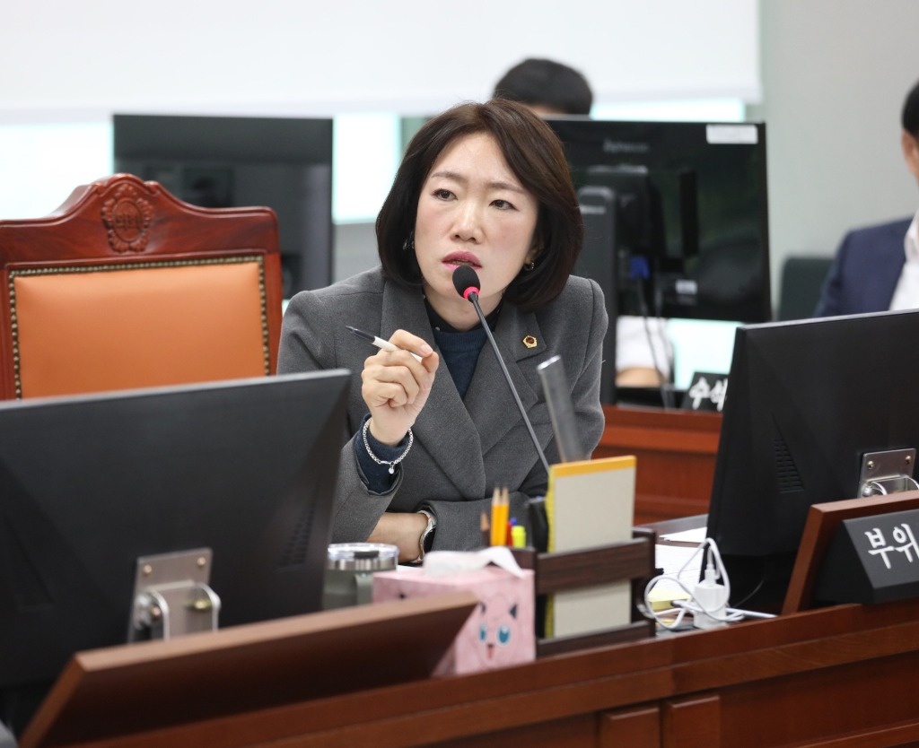 251125_이혜원_의원__“복지_줄이고_빚_늘리는_경기도_예산..._도지사의_재정정책__누구를_위한_것인가”.jpg