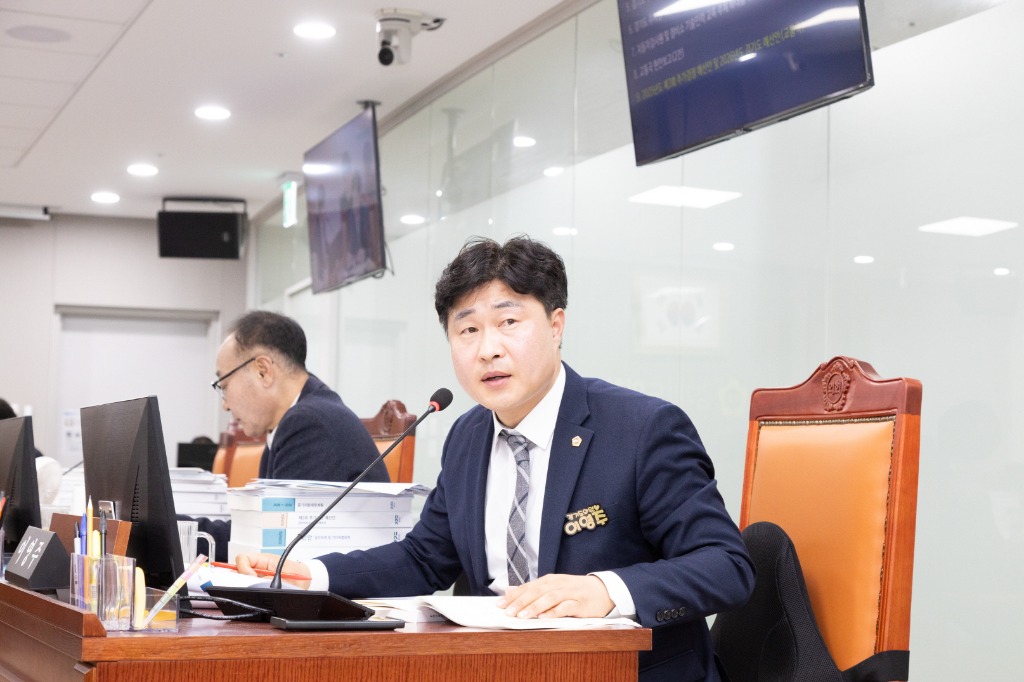 251125_이영주_의원__“농촌에_대형버스__장애인_이동권_보장_예산은_삭감...”_뒤집힌_교통정책_지적.JPG