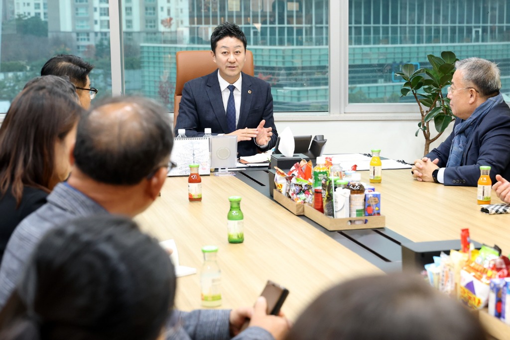 251125 김진경 의장, 경기도장애인복지단체연합회 만나...장애인복지 흔들리지 않도록 할 것 (4).jpg