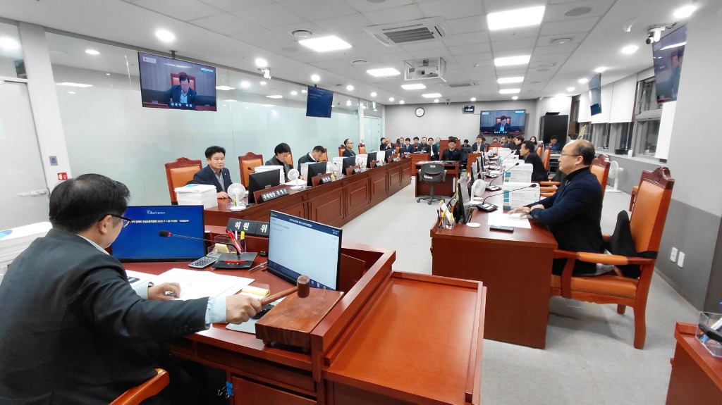 251127_건설교통위원회__정당_초월_‘민생중심’_예산안_심사_맞손_(3).jpg