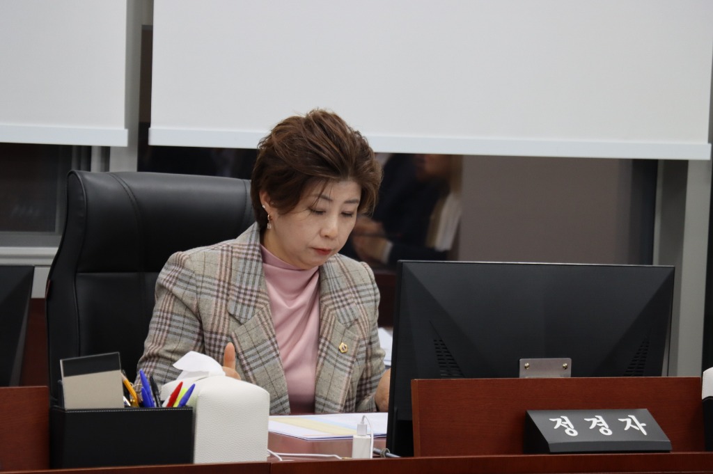 251127_정경자_의원__“김동연_지사_복지삭감__현장이_막고_의회가_바로_세웠다”_(2).jpg