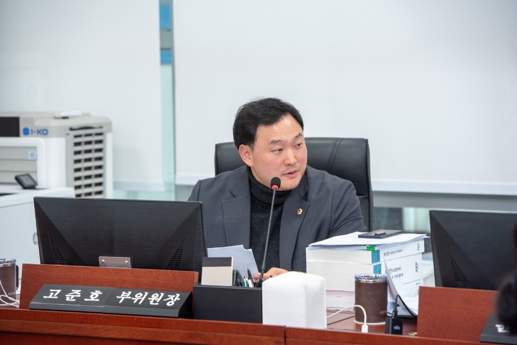 20251128_경기도의회 고준호 의원 김동연 지사 화성 국제테마파크 화룡점정 100조 쇼의 화성정점.jpg