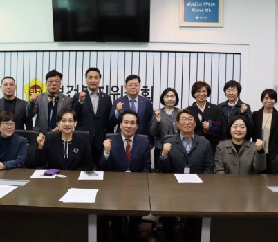 251107 이선구 의원, 노인복지관 비대위와 예산 삭감 문제 논의... 복지예산 심각성 공감.jpg width: 100%; height : 150px