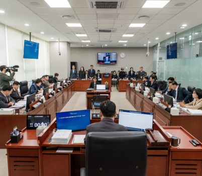 251107 보건복지위원회, _2025년도 보건복지위원회 행정사무감사 개시_.jpg width: 100%; height : 150px