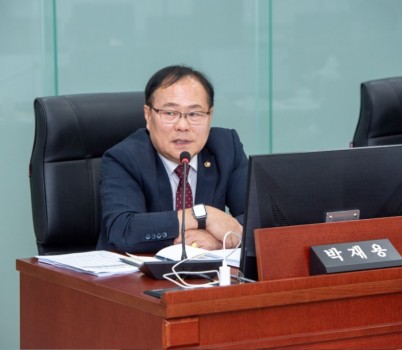 [수정]251107 박재용 의원, 행정사무감사서 예산 삭감·인력 미비·소통 단절·시설 부진 등 현장중심 개선 촉구.jpg width: 100%; height : 150px