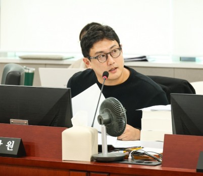 251112 50억 들인 차세대정보시스템 ‘수의계약 논란’…이상원 의원 “책임소재 묻겠다 (1).JPG width: 100%; height : 150px