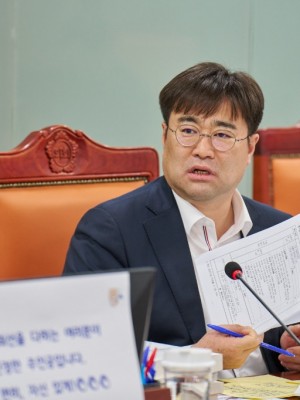 251114 이진형 의원. 수원월드컵경기장 스포츠센터 10년간 동일 업체가 위탁 운영...계약 체계 점검.jpg