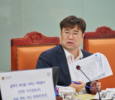 251114 이진형 의원. 수원월드컵경기장 스포츠센터 10년간 동일 업체가 위탁 운영...계약 체계 점검.jpg width: 100%; height : 150px