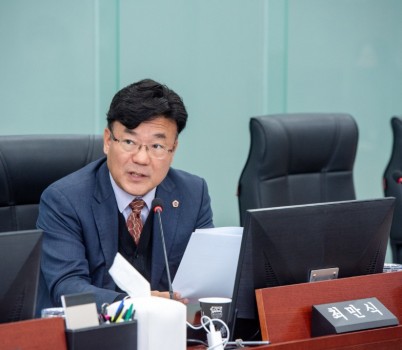 251114 최만식 의원. “부실 검수부터 민원 압박까지... 道 푸드뱅크 운영 전면 실패” (1).jpg width: 100%; height : 150px