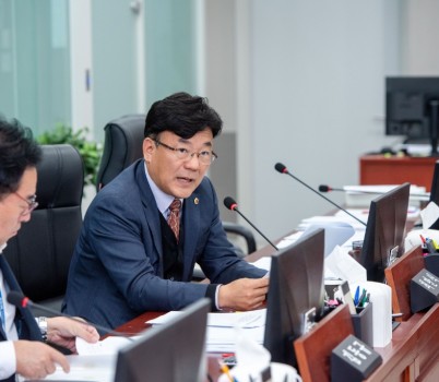 251114_최만식 경기도의원, 장애 유형 반영한 복지신문 지원 체계 개편 제안.jpg width: 100%; height : 150px