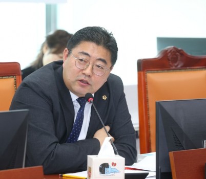 251114 김진명 의원. “이민사회국 전년도 감사 지적사항 이행 부족...개선 의지 보이지 않아”.jpg width: 100%; height : 150px