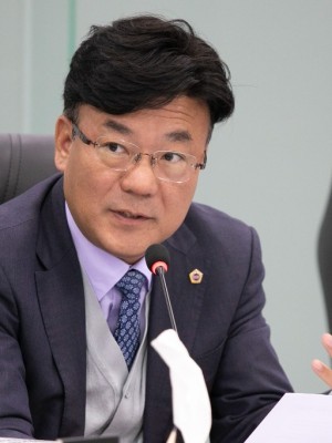 251117 최만식 의원. “지역의사제. 지방의료원 인력난 해소의 실질적 해법” (1).jpg