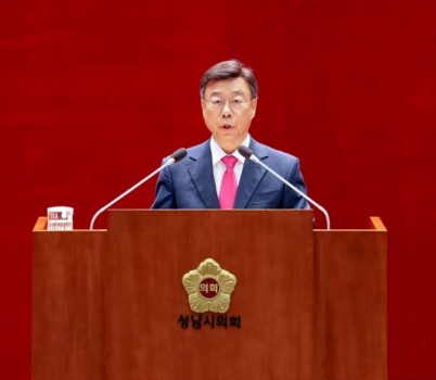 신상진 성남시장이 20일 성남시의회 제307회 제2차 정례회에서 2026년도 예산안과 시정 운영 방향을 설명하고 있다1.jpg width: 100%; height : 150px