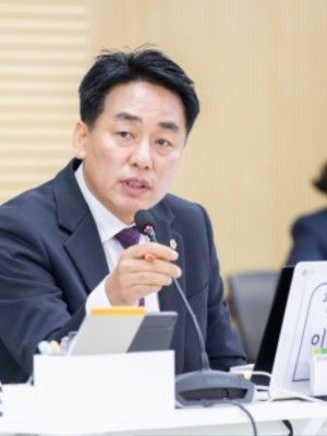 251124 이은주 의원, ‘무상교복은 무법지대인가’(1).jpg