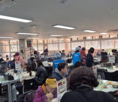 바자회사진1.jpg width: 100%; height : 150px