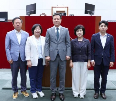 사진.png width: 100%; height : 150px