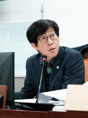 251125_국중범_의원__“도민_복지예산_전액_삭감하고_행사예산_10억_편성”_자치행정국_예산안_전면_재검토_촉구.jpg