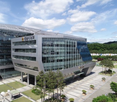 의회 청사사진.JPG width: 100%; height : 150px