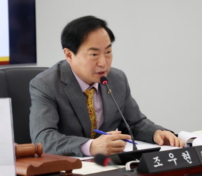 제1차 경제환경위원회 조우현 의원 사진.JPG width: 100%; height : 150px