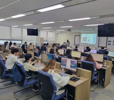 청년청소년과-지난해 성남시 청년 희망 인턴 사업 참여자 직무교육 때(자료사진).jpg width: 100%; height : 150px