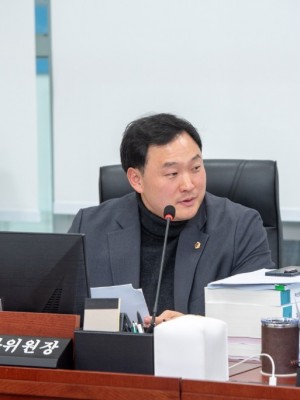 20251128_경기도의회 고준호 의원 김동연 지사 화성 국제테마파크 화룡점정 100조 쇼의 화성정점.jpg