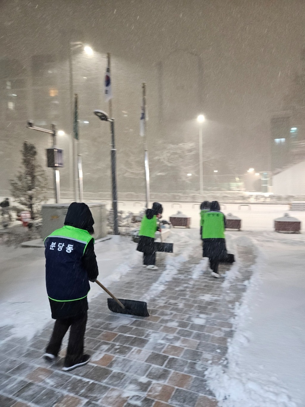 12월 4일 분당동 일대 제설작업 사진2.jpg