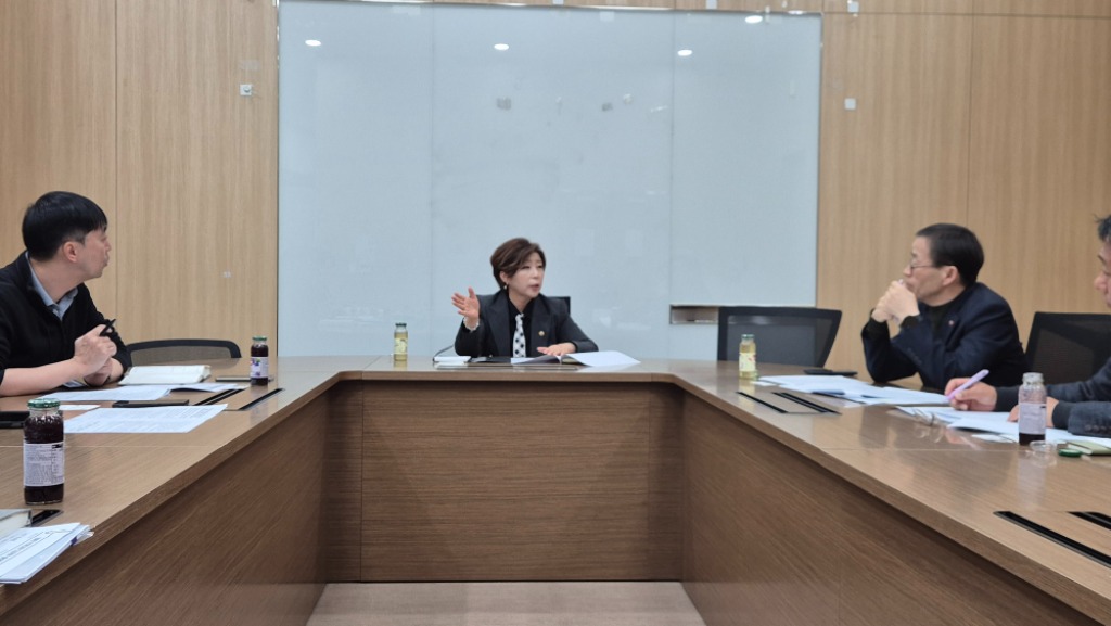 251209_정경자_의원·경기도교육청·한국장애인고용공단__장애인고용증진_위한_3자_업무협약_논의_본격화2.jpg