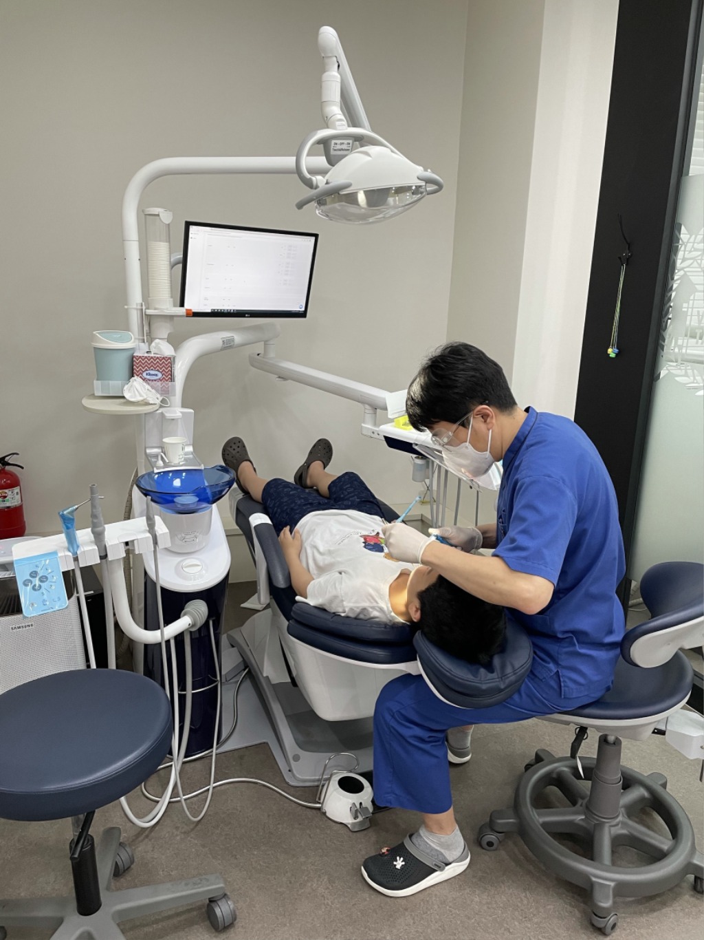 수정구보건소-_치과주치의_ 성남시 초교 4학년생이 치과 진료를 받고 있다.jpg