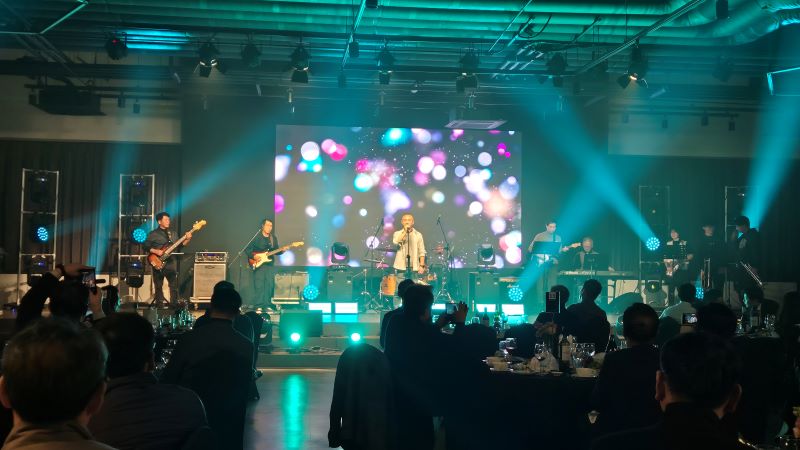 10. 비즈베이 공연.jpg