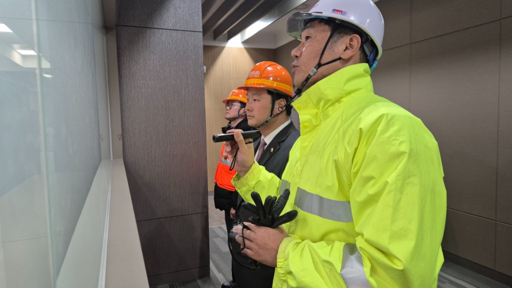 20251219_고준호 의원 파주시 문산 시내 상공에 반복되는 배출가스 연기, 시민 안심 기준으로 재점검 필요.jpg