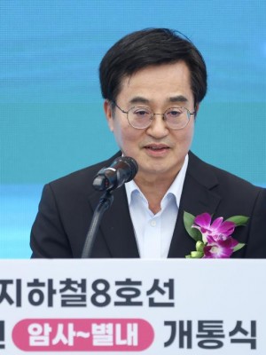 2024년+8월+9일+오후+남양주+별내역에서+열린+지하철+8호선+연장+별내선+개통식에서+김동연+경기도지사가+인사말을+하고+있다..jpg
