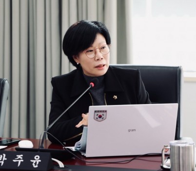 붙임1. 박주윤 성남시의원.jpg width: 100%; height : 150px