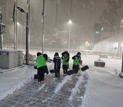 12월 4일 분당동 일대 제설작업 사진1.jpg width: 100%; height : 150px