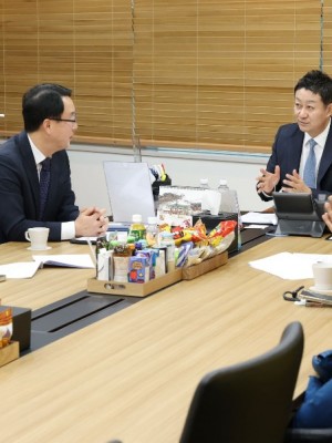 251209 김진경 의장, 경기도 중고차 딜러협회 등과 매매 전문 자격제 논의 (1).jpg